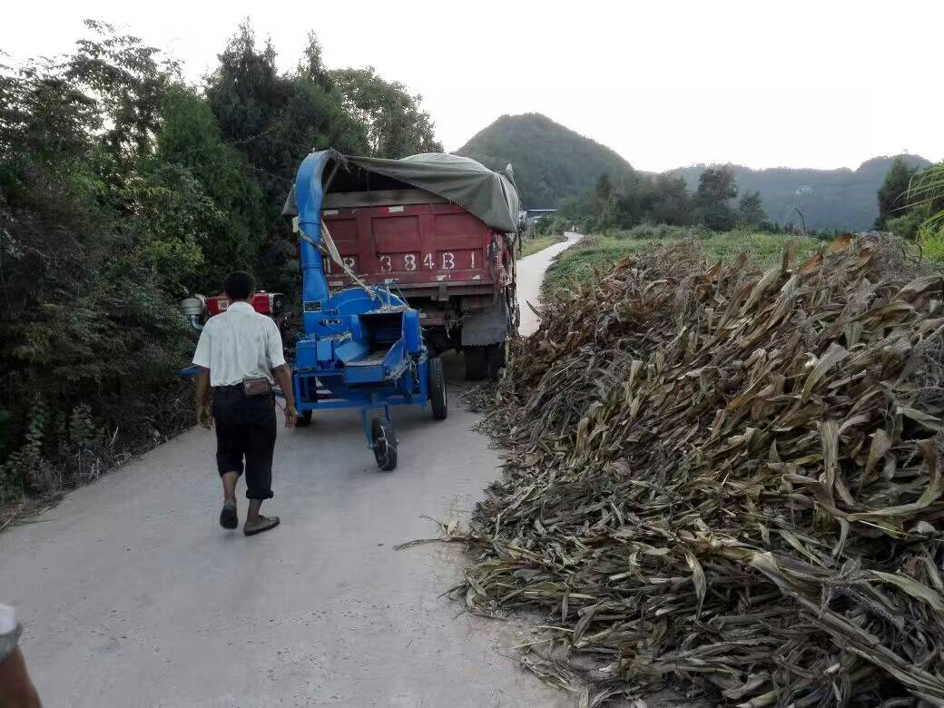 大型鍘草粉碎機(jī)多少錢一臺(tái)？秸稈鍘草機(jī)多少錢一臺(tái)？