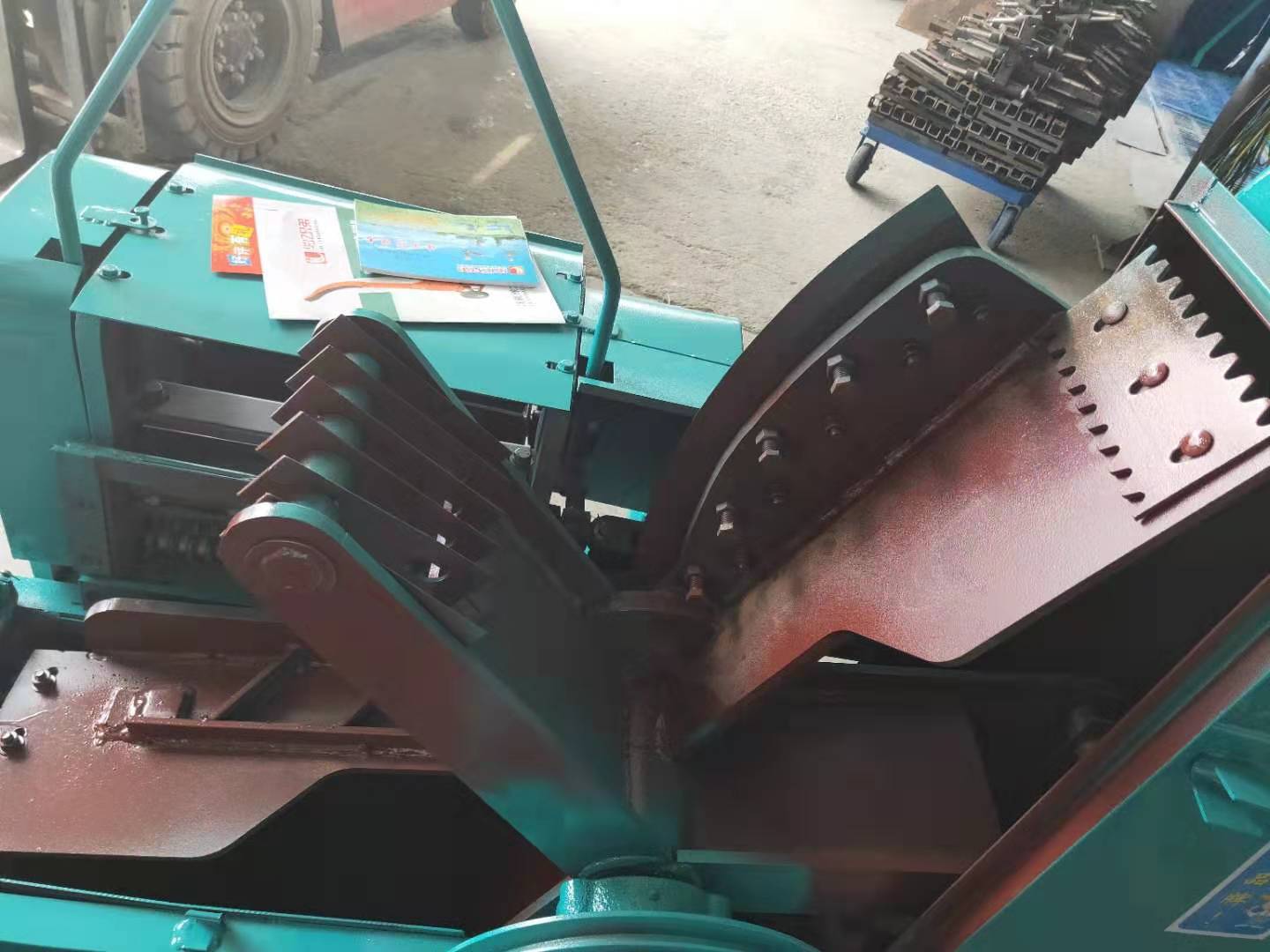 怎么選擇一臺質量好價格優的鍘草機